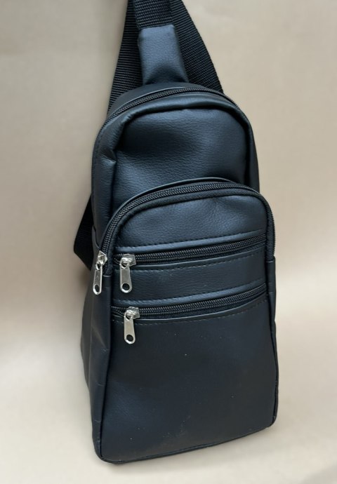 Plecak młodzieżowy skórzany czarny z jedynym pasem