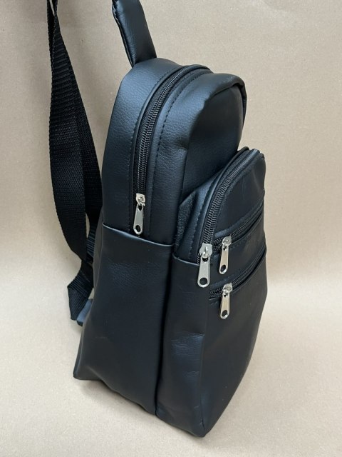 Plecak młodzieżowy skórzany czarny z jedynym pasem