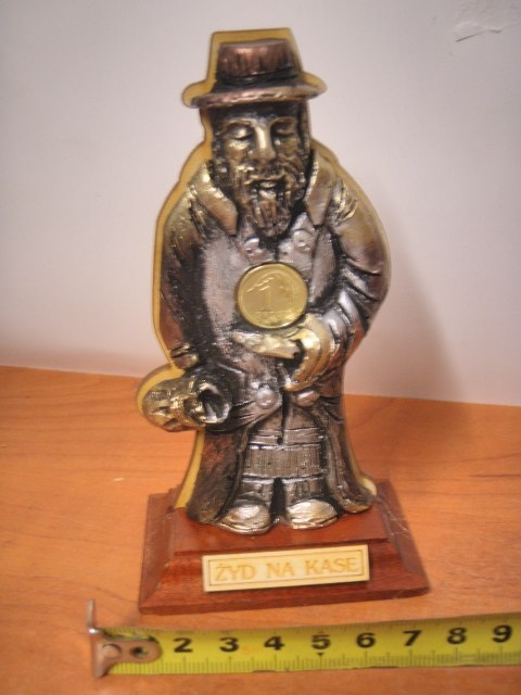 Żyd na kasę stojący z groszem 13x7cm NR.76